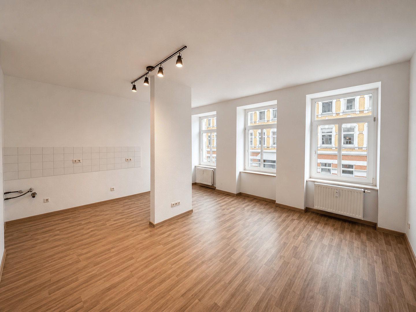 Bezugsfreie 2-Zimmer-Wohnung mit Altbau-Charme in Leipzig – Leipzig – Vorschaubild 2