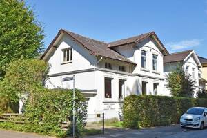 Verwunschenes Kleinod in allerbester Lage: Sanierungsbedürftige Villa im Kleinformat im Villengebiet – 21029 Hamburg – Vorschaubild 2