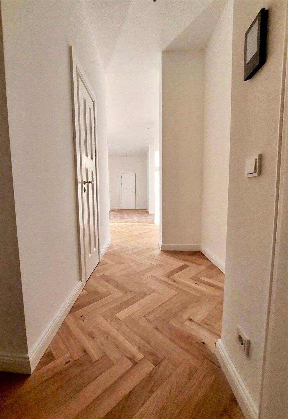 Exklusives Wohnen auf 150 m²: Modernisierter Altbau-Traum mit Balkon & 2 Bädern mitten in Chemnitz – Chemnitz – Vorschaubild 3