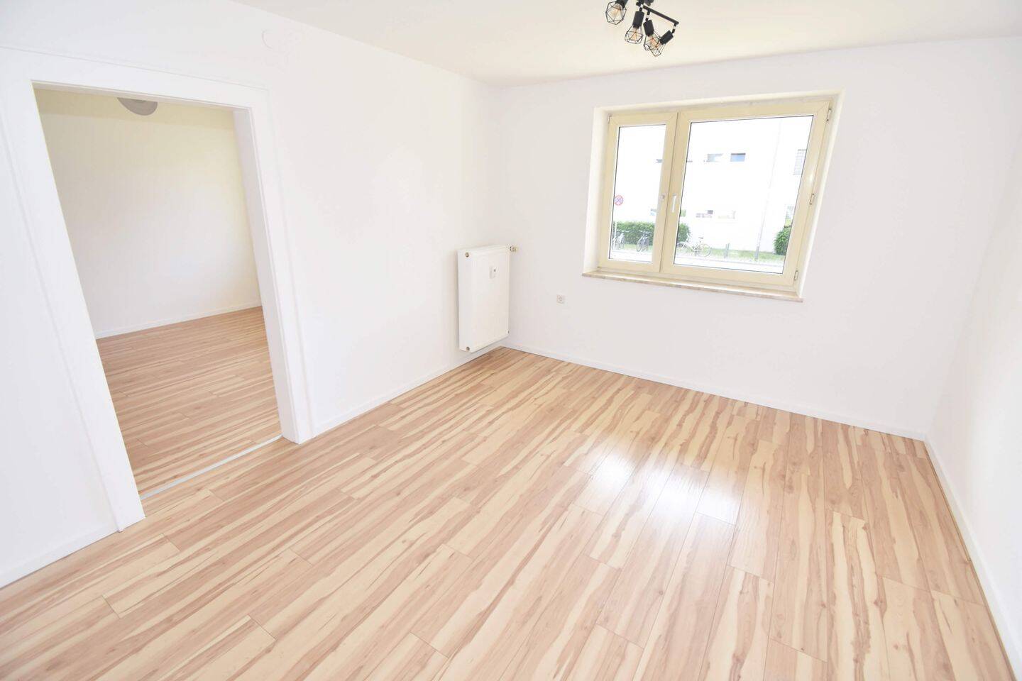 Top-Lage Am Anger in Erlangen: Helle Zwei-Zimmer-Wohnung mit großer Küche – Erlangen – Vorschaubild 3