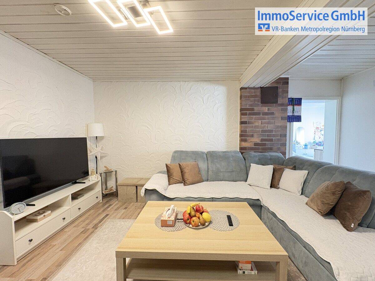 Gute Rendite - solide vermietet! Attraktive 2-Zimmer-Wohnung mit Außenstellplatz – 90763 Fürth – Bild 1 von 9