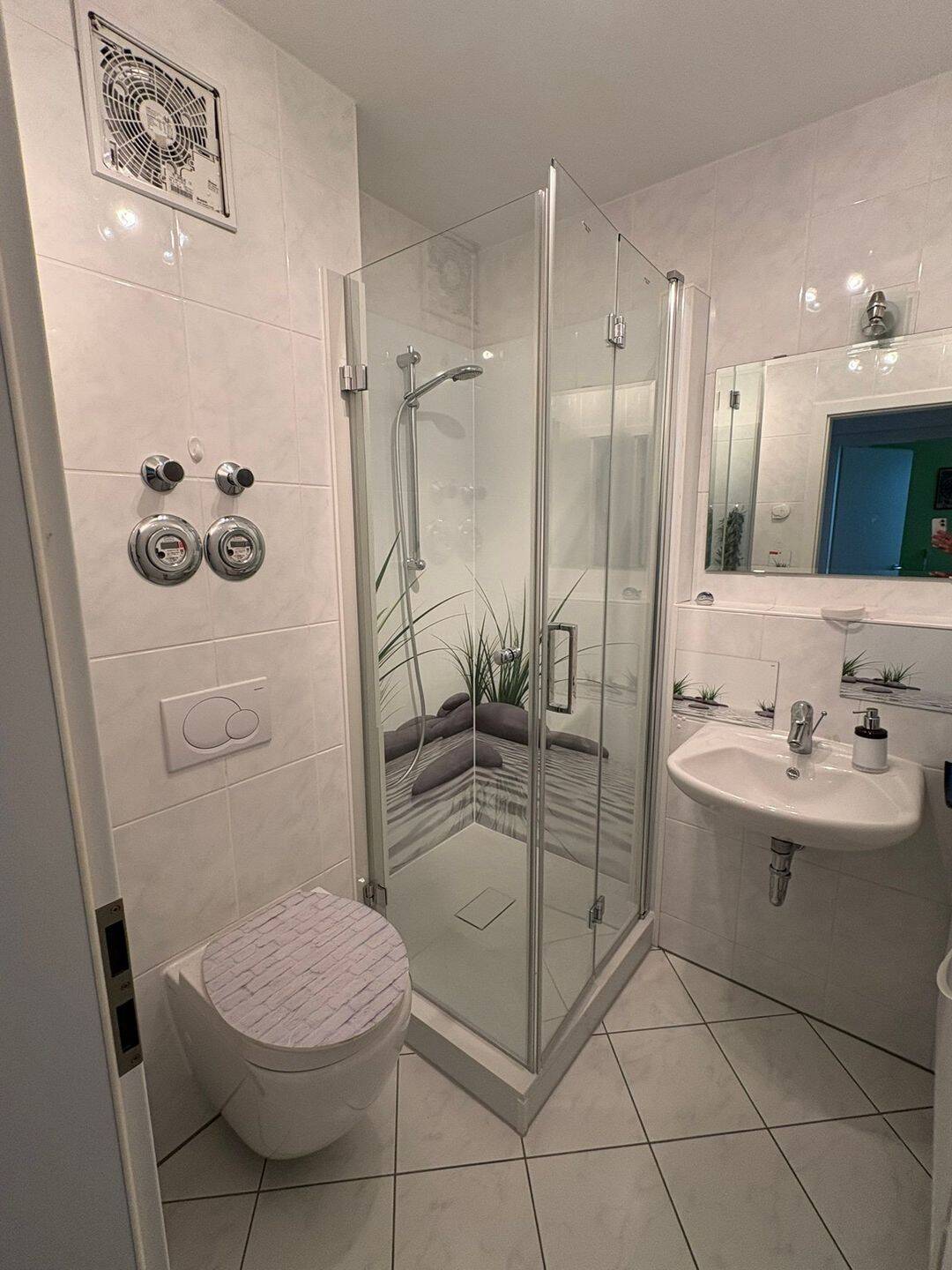 Zimmer in 2-er WG (gerne auch für Berufstätige) mit Wohnzimmernutzung, Küchennutzung und privatem Bad – München – Vorschaubild 4