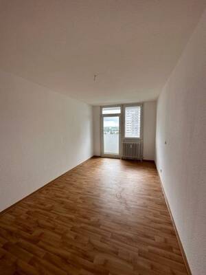 Gut geschnittene 2-Zimmer-Wohnung mit Balkon zu vermieten! – 60433 Frankfurt am Main – Vorschaubild 4