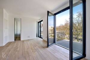 4-Zimmer-Maisonette in besonderer Berliner Lage mit EBK, Fußbodenheizung, Terrasse & Balkon – 14055 Berlin – Vorschaubild 2