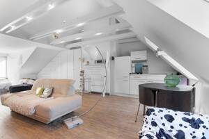 Über den Dächern Schwachhausens | Stilvolle Dachgeschosswohnung im Altbremer Haus – 28211 Bremen – Vorschaubild 2
