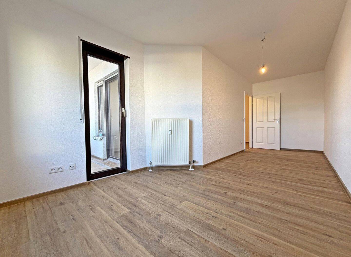Sofort frei! Erstbezug nach Sanierung: Helle 2-Zimmer-Wohnung mit Aufzug & Loggia – Mannheim – Vorschaubild 3
