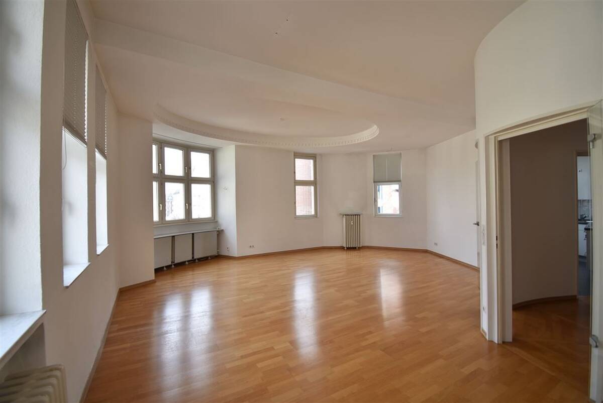 Mitten in Oberkassel! 3-Zi-Altbauwohnung zu vermieten – 40545 Düsseldorf – Bild 1 von 9