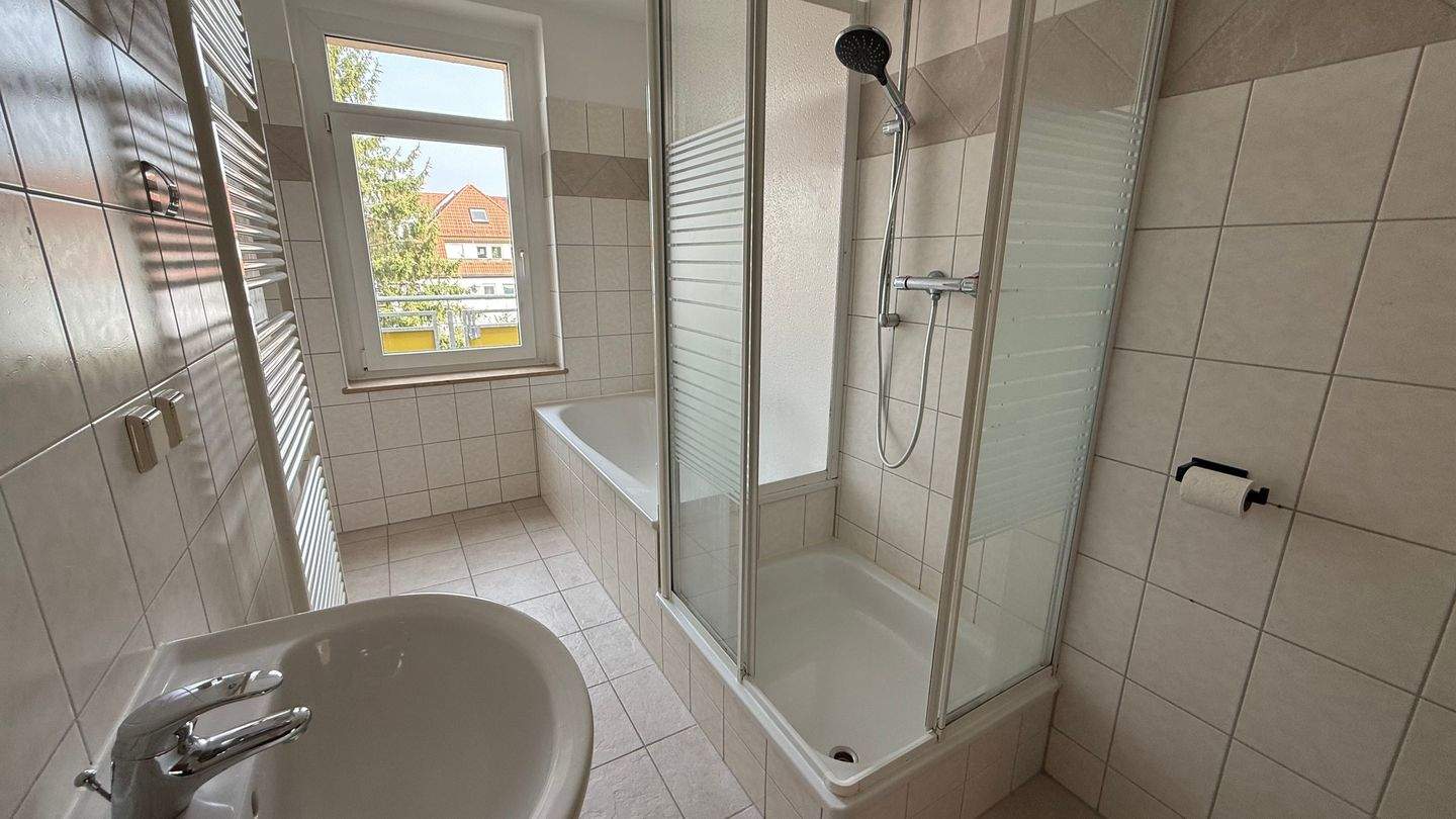 Dachgeschoss + Fußbodenheizung + großer Balkon + Bad mit Fenster – Chemnitz – Vorschaubild 6