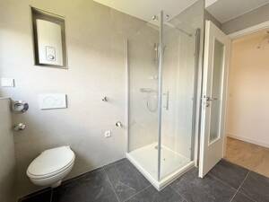 Bezugsfertige 2-Zimmer-Dachgeschoss-Wohnung - Modern, hell und hochwertig ausgestattet – 45219 Essen – Vorschaubild 4