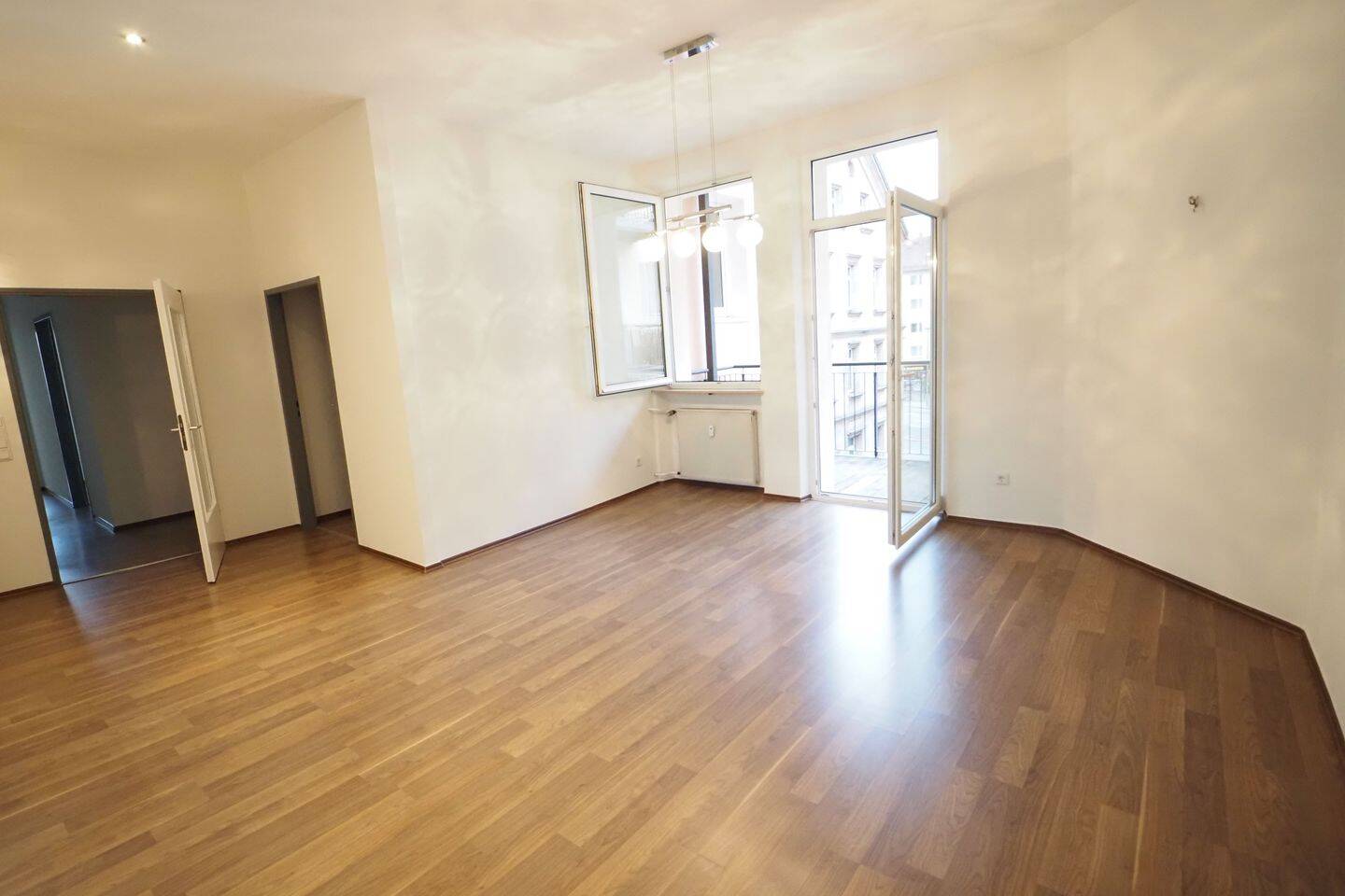 Großzügige, ausgefallene und loftartige 4-Zimmer mit Einbauküche und Balkon in zentrumsnaher Lage in 90429 Nürnberg – Nürnberg – Vorschaubild 9