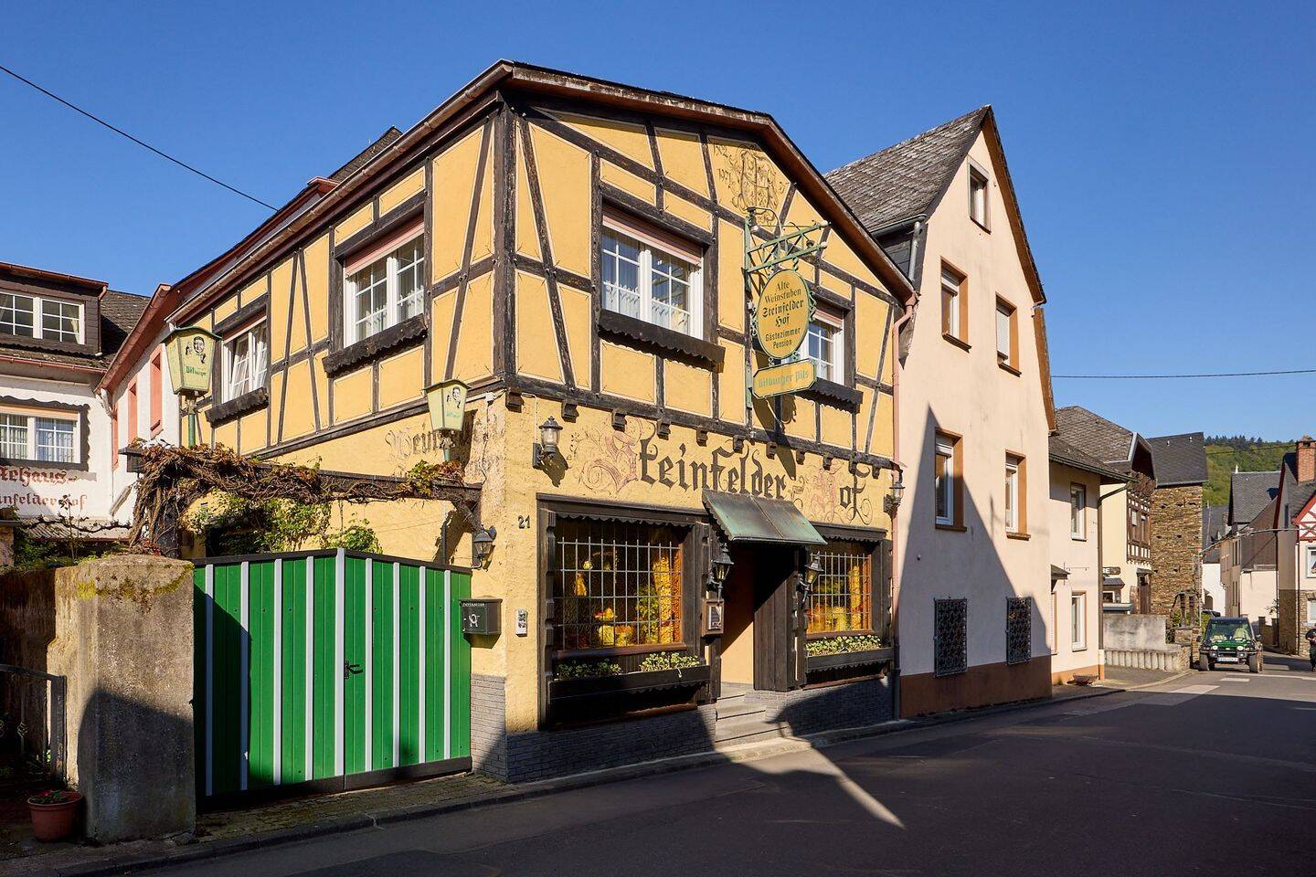 Einfamilienhaus mit Weinstube und Gästezimmern