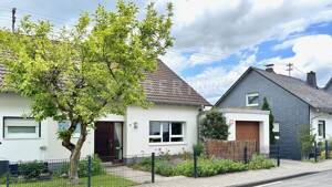 DOPPELHAUSHÄLFTE MIT GARAGE UND VIELEN MÖGLICHKEITEN | WEIDENAUER GIERSBERG