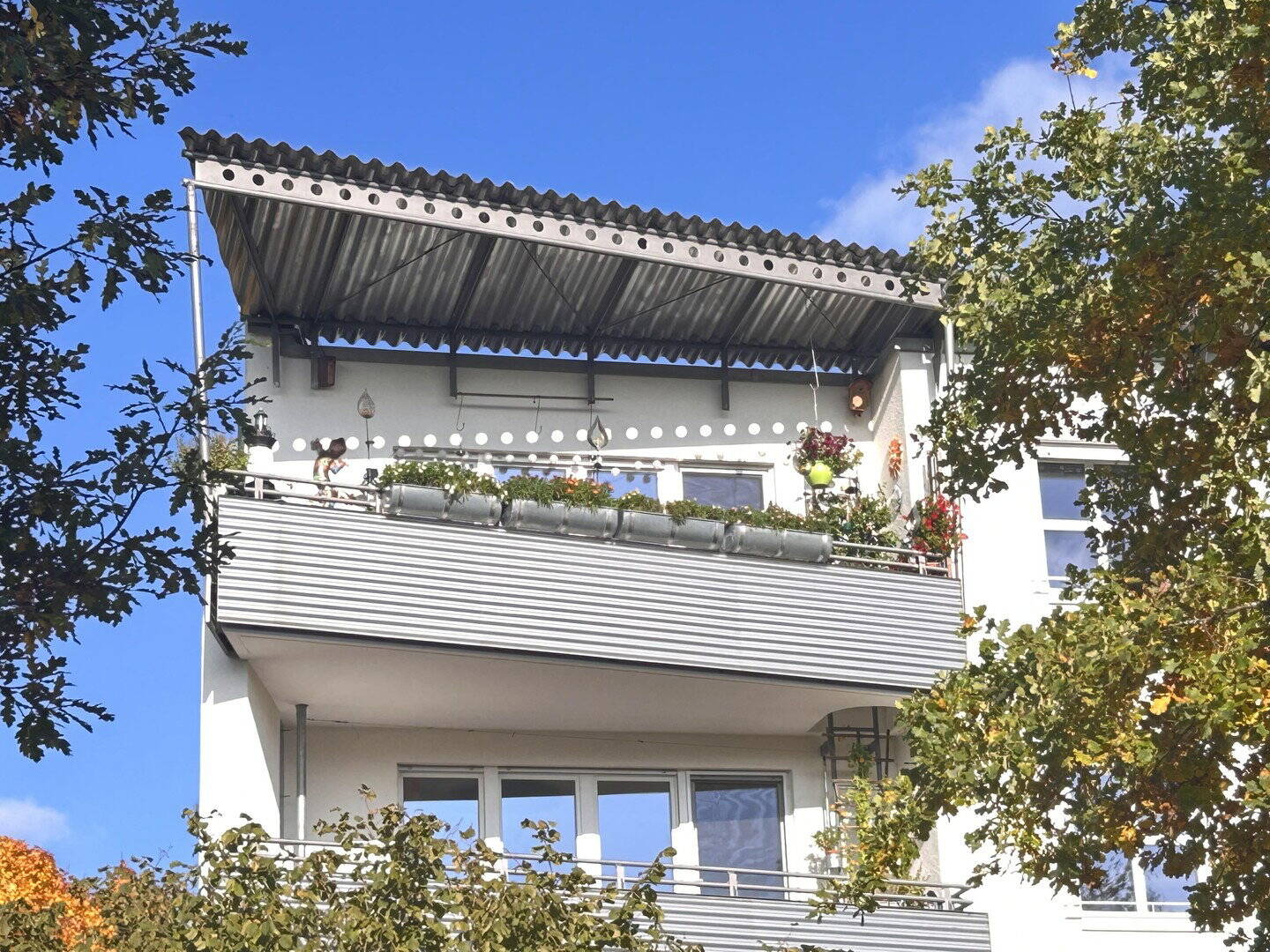 Familienfreundliche 4 Zimmer Wohnung in exklusiver Lage von München Trudering – München – Bild 1 von 9