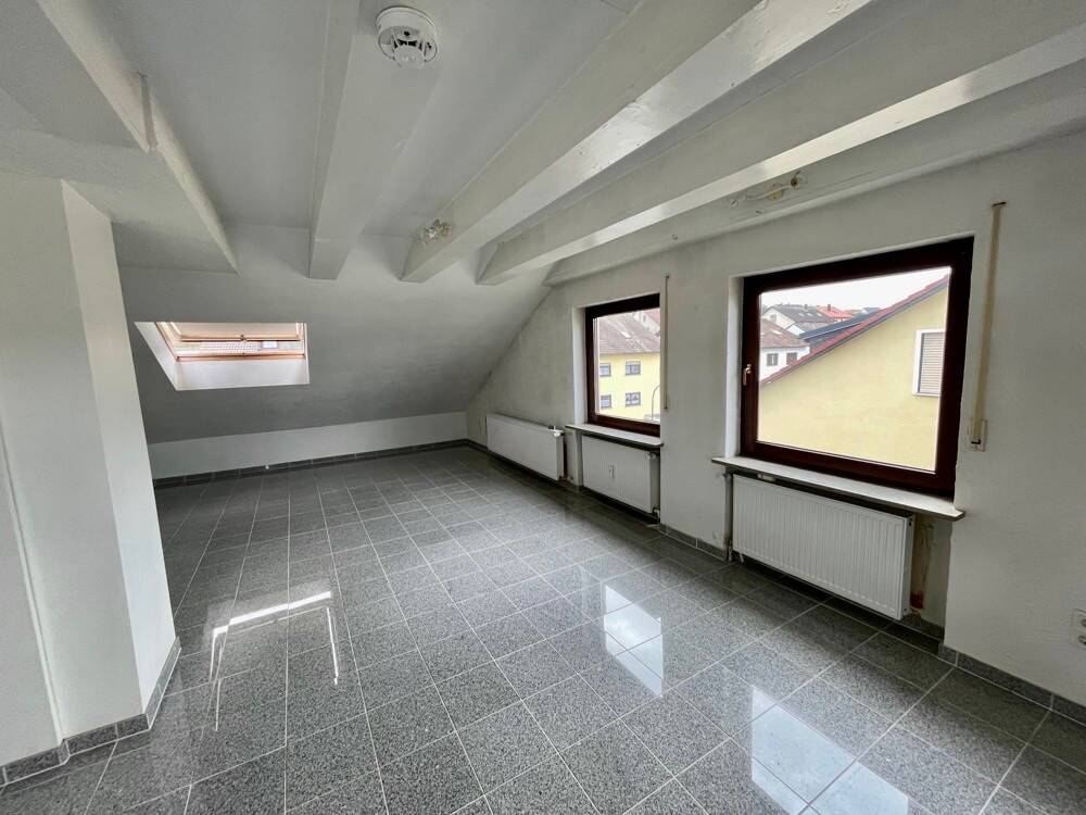Helle DG-Wohnung in ruhiger Lage, mit Pkw-Stellplatz! – Würzburg – Vorschaubild 2
