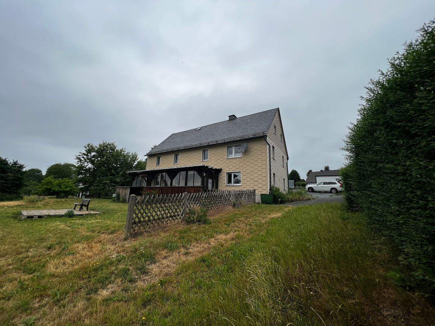 Einfamilienhaus auf ca. 1.200m² großen Grundstück in Bad Steben! – Bad Steben – Bild 1 von 7