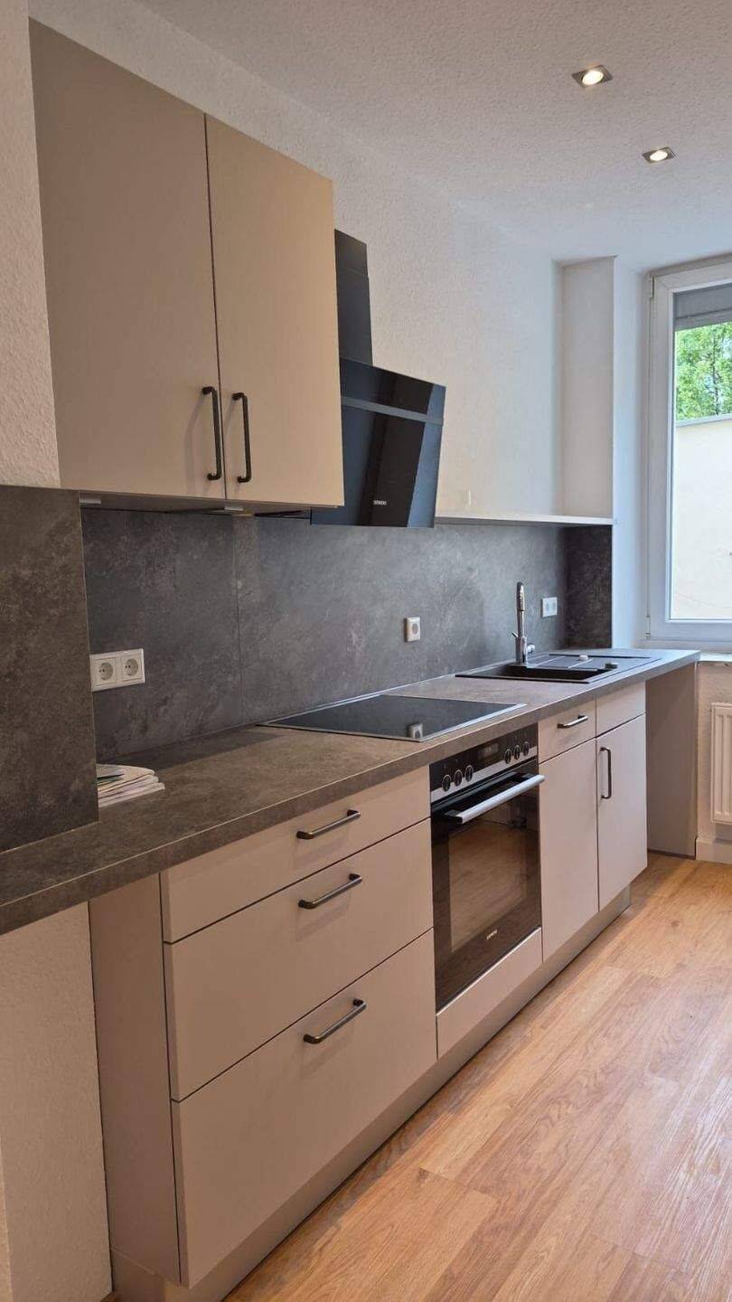 frisch renovierte 3 Zimmer Wohnung mit zusätzlichem Arbeitszimmer