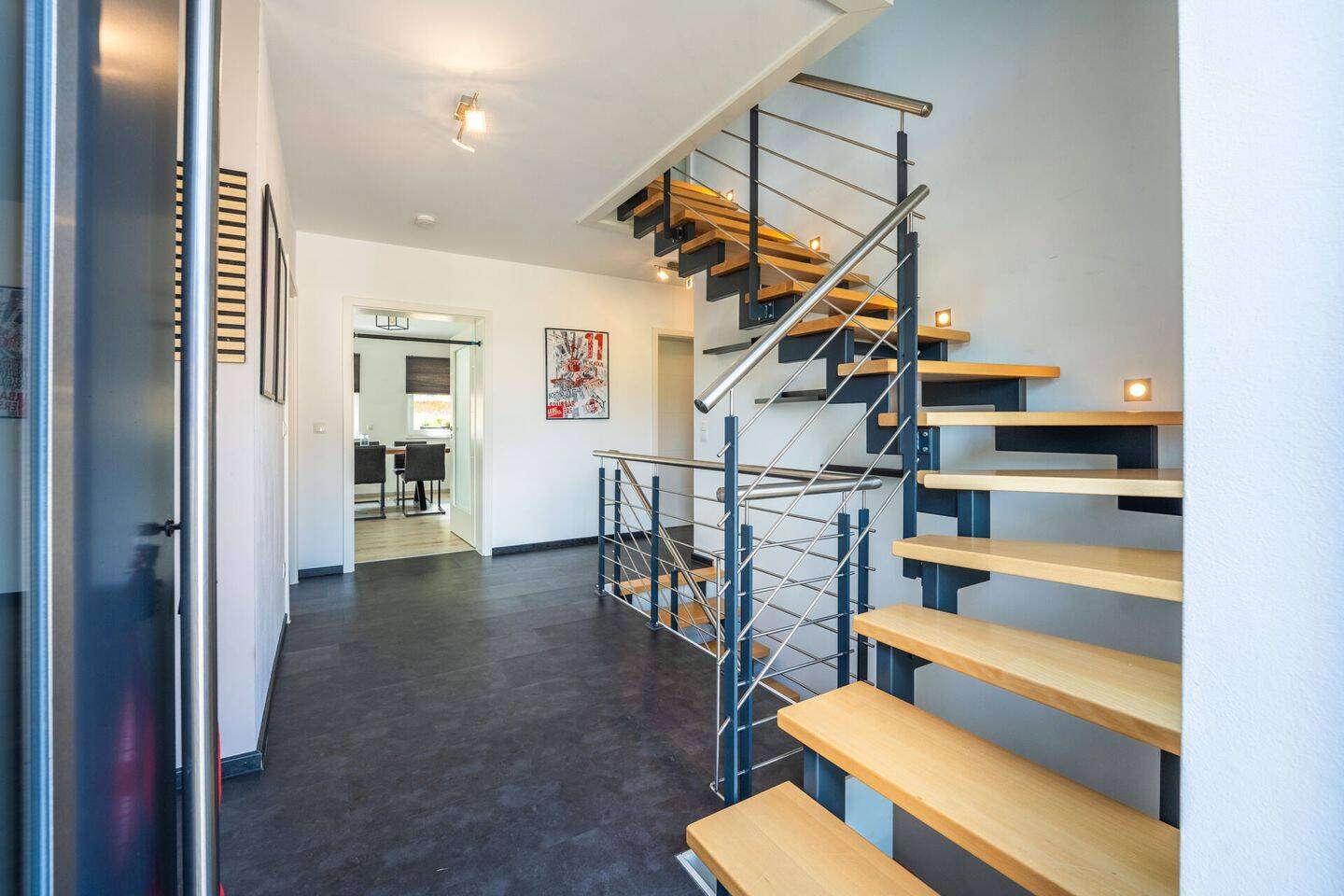 Stilvoll wohnen auf höchstem Niveau - Modernes Einfamilienhaus mit viel Platz in Gönnersdorf – Gönnersdorf – Vorschaubild 3