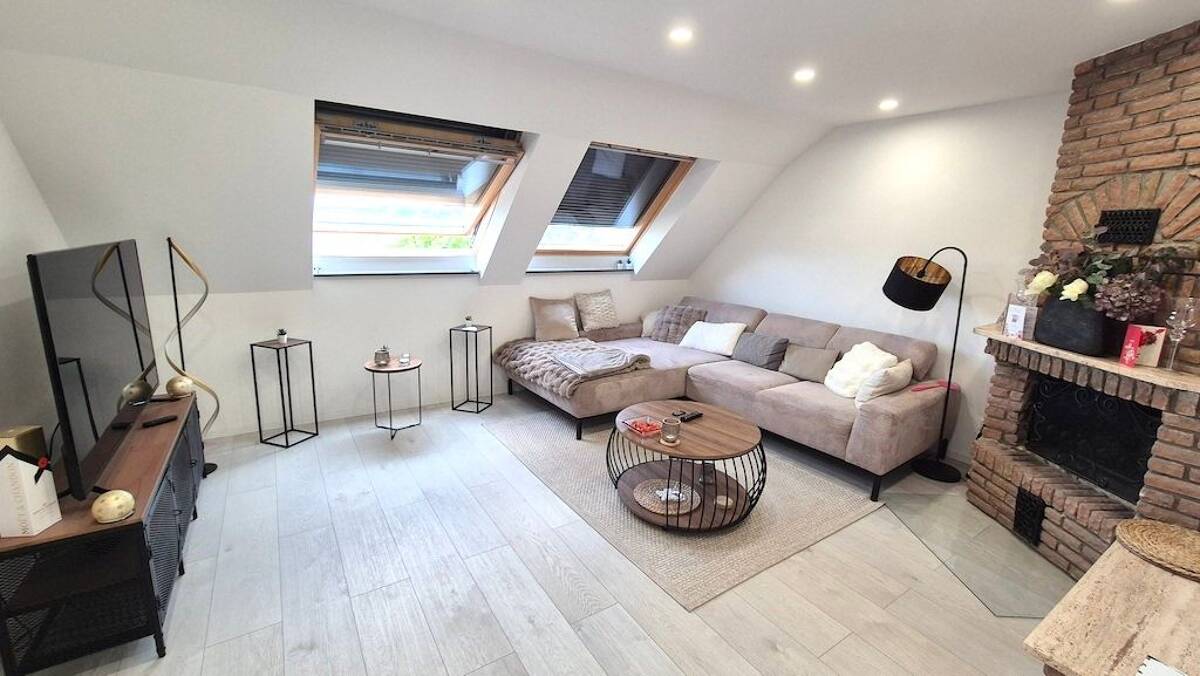 Exklusive, frisch sanierte 3-Zimmer-Maisonette auf 115m² mit Kamin und Stellplatz in Mündelheim – 47259 Duisburg – Bild 1 von 8