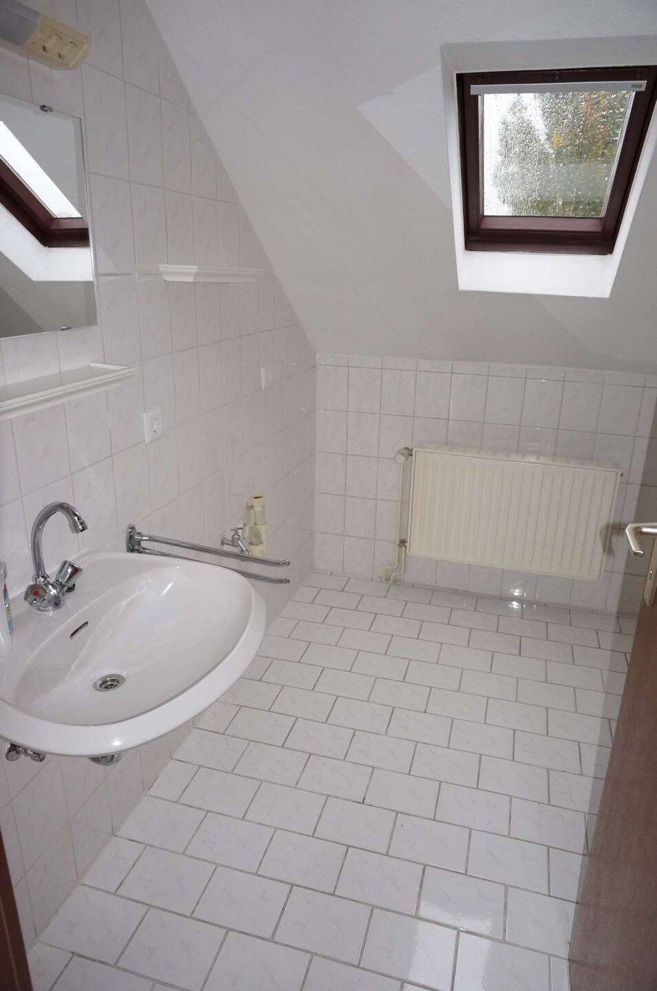 DG / 1-Zi-Whg. mit Laminat - Bad mit Fenster + Dusche – Chemnitz – Vorschaubild 3