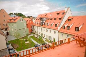 Stilvolle und gemütliche 2 - Zimmer - DG Wohnung mit Einbauküche in saniertem Denkmal am westlichen Altstadtrand