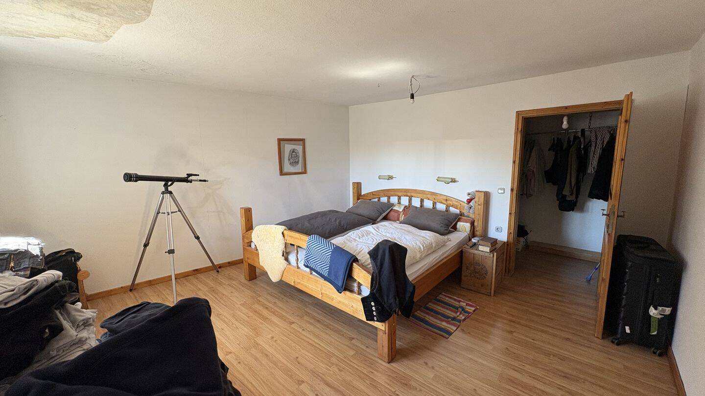 Ehemaliger Bauernhof mit großem Grundstück, Scheune, PV-Anlage und Waldflächen – Oberhain – Vorschaubild 4