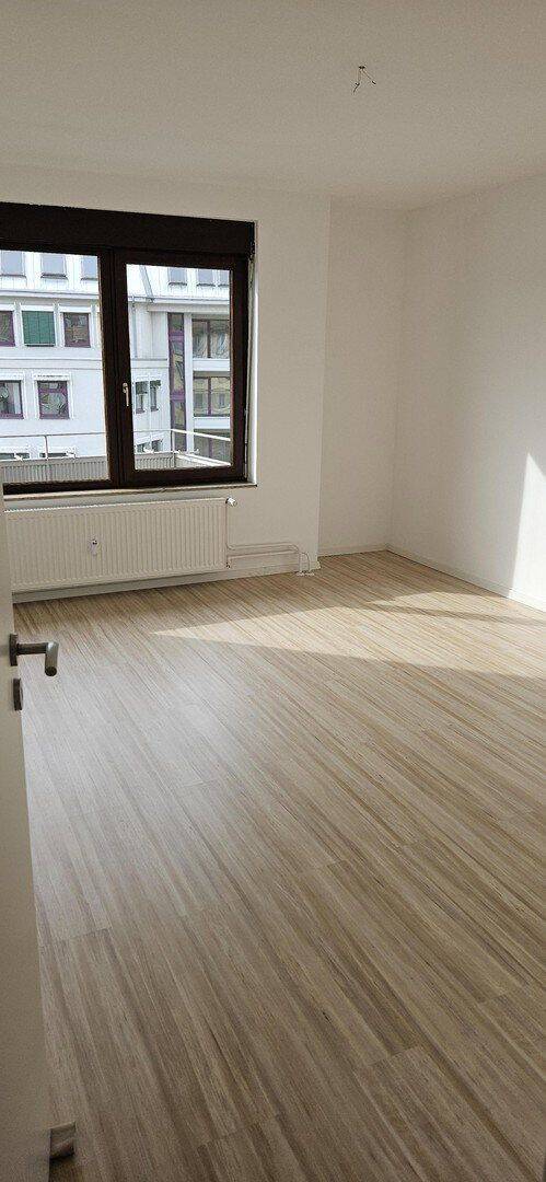 Schöne 3-Zimmer-Wohnung in ruhigem Mehrfamilienhaus mit Balkon – Pforzheim – Vorschaubild 2