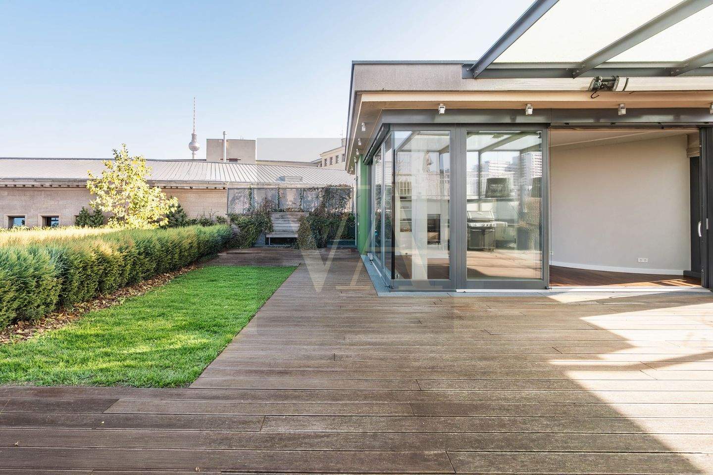 Exklusives Luxus Penthouse mit Dachterrasse, Wintergarten & Kamin in Bestlage Berlin-Mitte