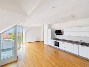 Bezugsfrei in Berlin-Kladow: 3-Zimmer-Dachgeschosswohnung mit Dachterrasse, Sauna und Fitnessbereich – 14089 Berlin – Vorschaubild 3