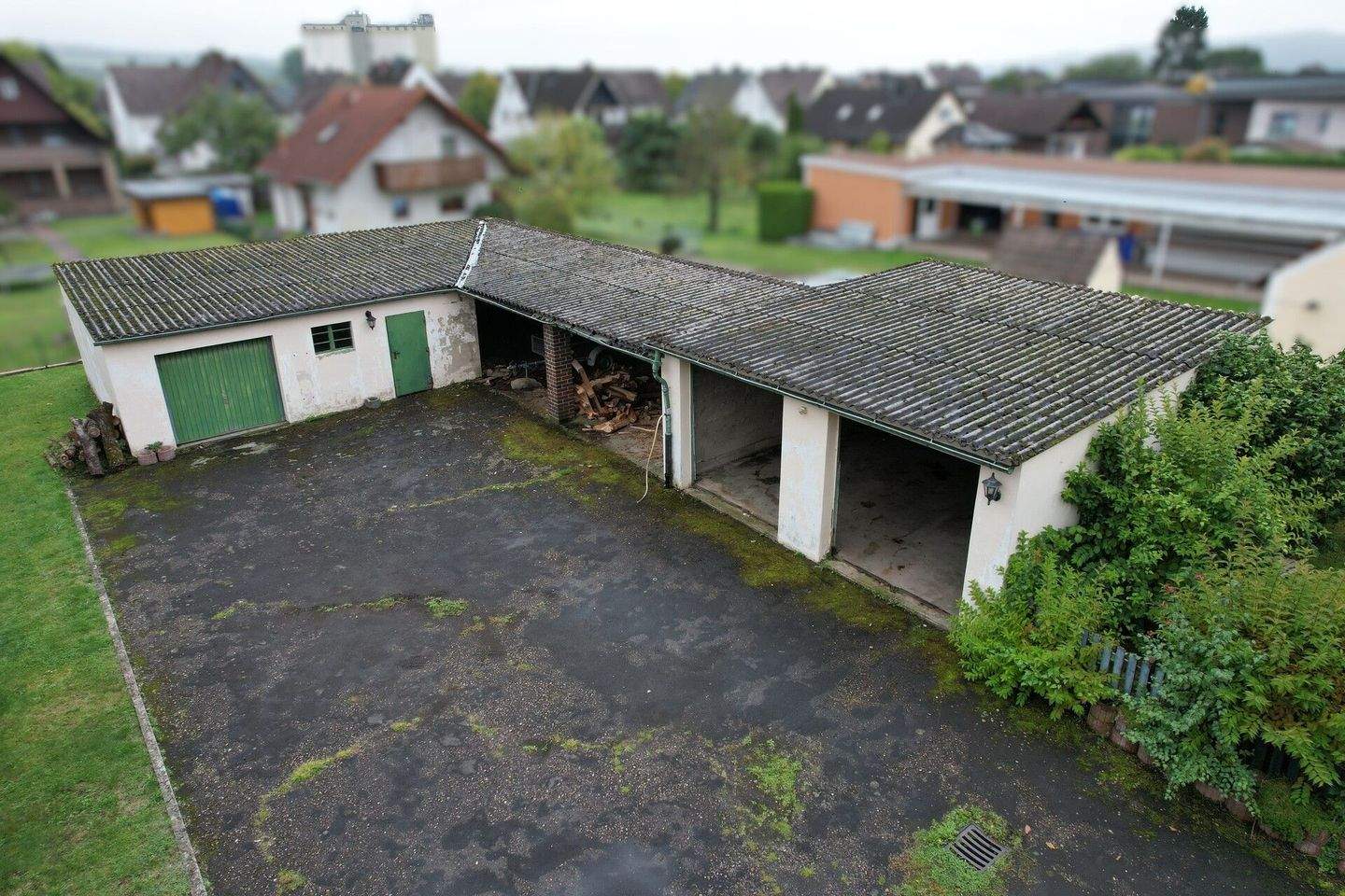 Geräumiges Wohnhaus mit mehreren Garagen in Beverungen – Beverungen – Vorschaubild 4