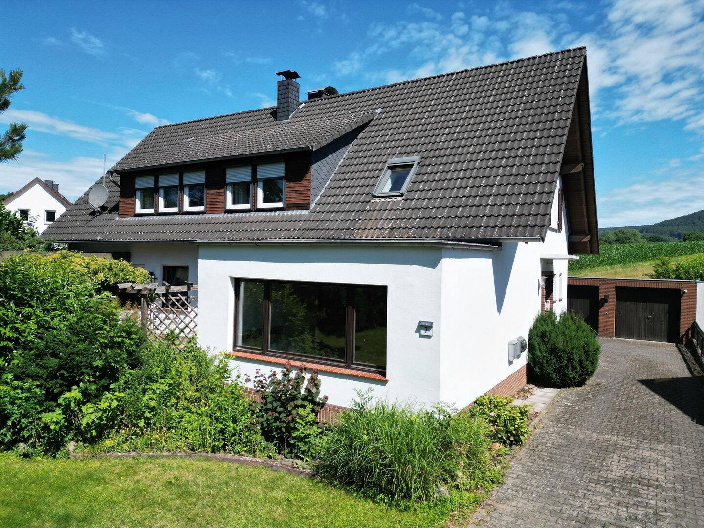 Großzügiges Zweifamilienhaus mit traumhaftem Süntelblick und großem Grundstück... – Hessisch Oldendorf – Vorschaubild 3