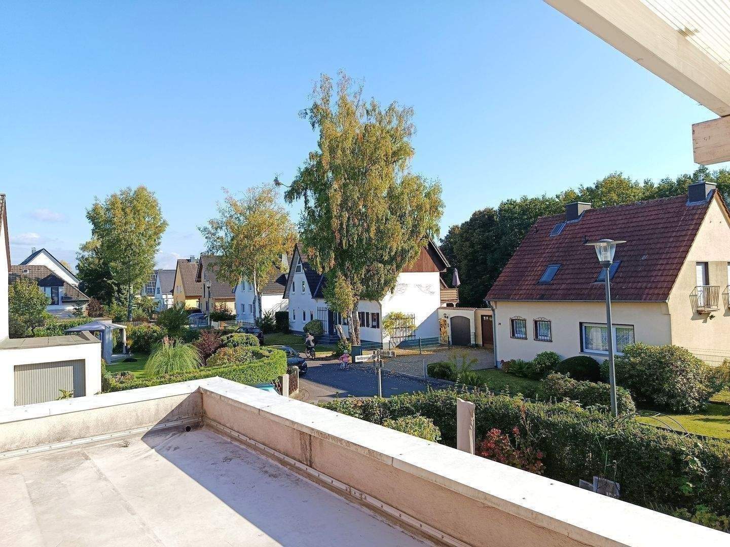 !!! ZIMMER mit HERRLICHER TERRASSE in 3-er WG !!! - mit EBK nahe FH-DEUTZ !!! – Köln – Vorschaubild 3
