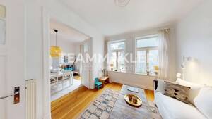 TRAUMHAFTE ALTBAU-WOHNUNG: Top-gepflegte 2,5-Zimmer mit Holzdielen & Balkon