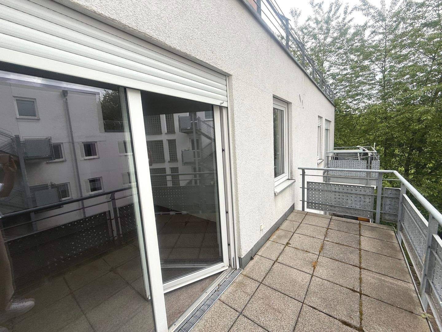 BARRIEREFREI - 2-RAUM- APARTMENT MIT BALKON - SENIOR LIVING - – Chemnitz – Vorschaubild 2