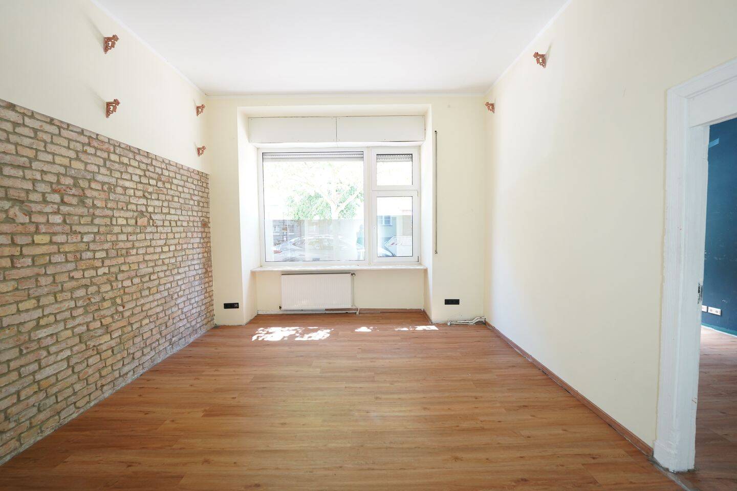 Provisionsfrei! Bezugsfreie 4-Zimmer-Altbauwohnung - barrierefrei (WE05)