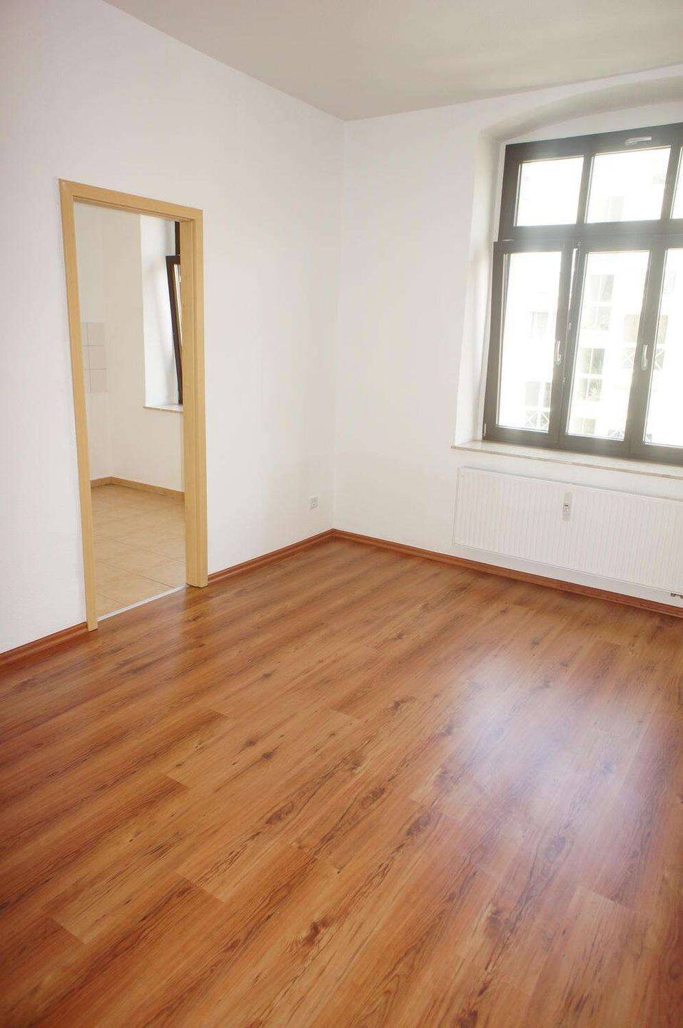 Frei ab 1.10.26 - modernes Laminat - in ruhiger Lage