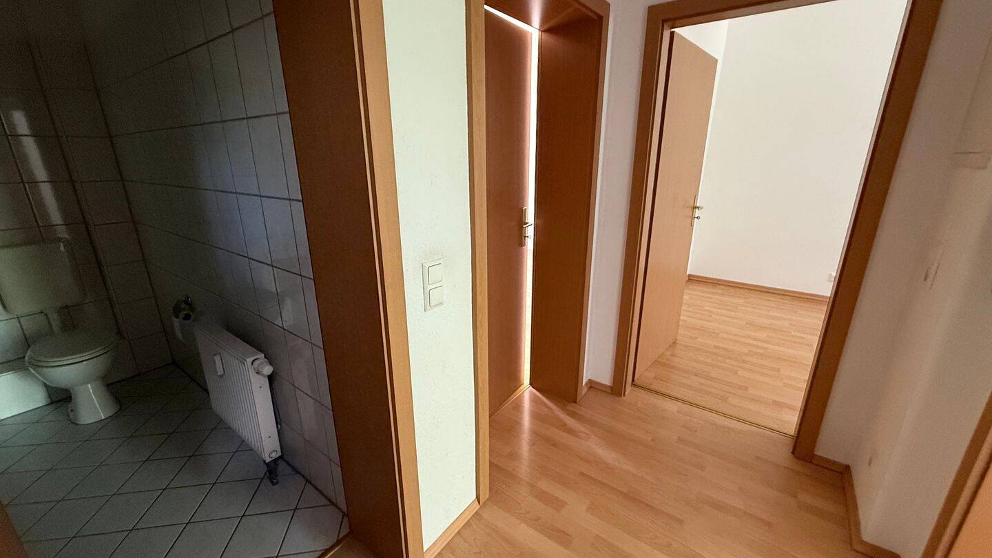 1. OG - Balkon am Arbeitszi. - Stellplatz mgl. - Wanne ! – Chemnitz – Bild 1 von 9