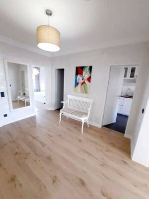 Top Wohnung / neues Vollbad/ EBK/ Fußbodenheizung/ Garage / 2 Balkone/ möbliert/ lichtdurchflutet / ab 01.10.2026 frei – 22041 Hamburg – Vorschaubild 3