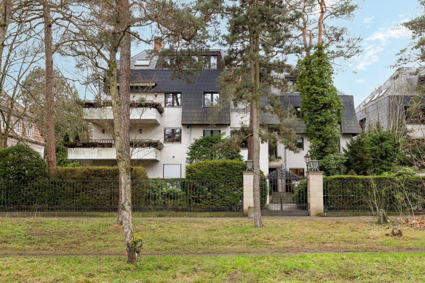 Großzügige Maisonettewohnung mit weitläufiger Dachterrasse in begehrter Lage von Berlin-Grunewald – Berlin – Vorschaubild 4