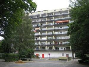 Geräumige Wohnung zu vermieten 1 ganzes + 2 halbe Zimmer