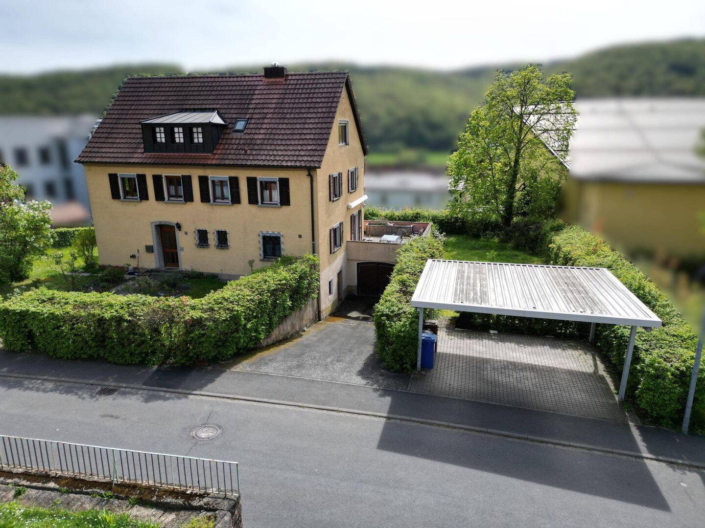 Gepflegtes Mehrfamilienhaus mit 3 Wohneinheiten und großem Garten – Gemünden am Main – Vorschaubild 3