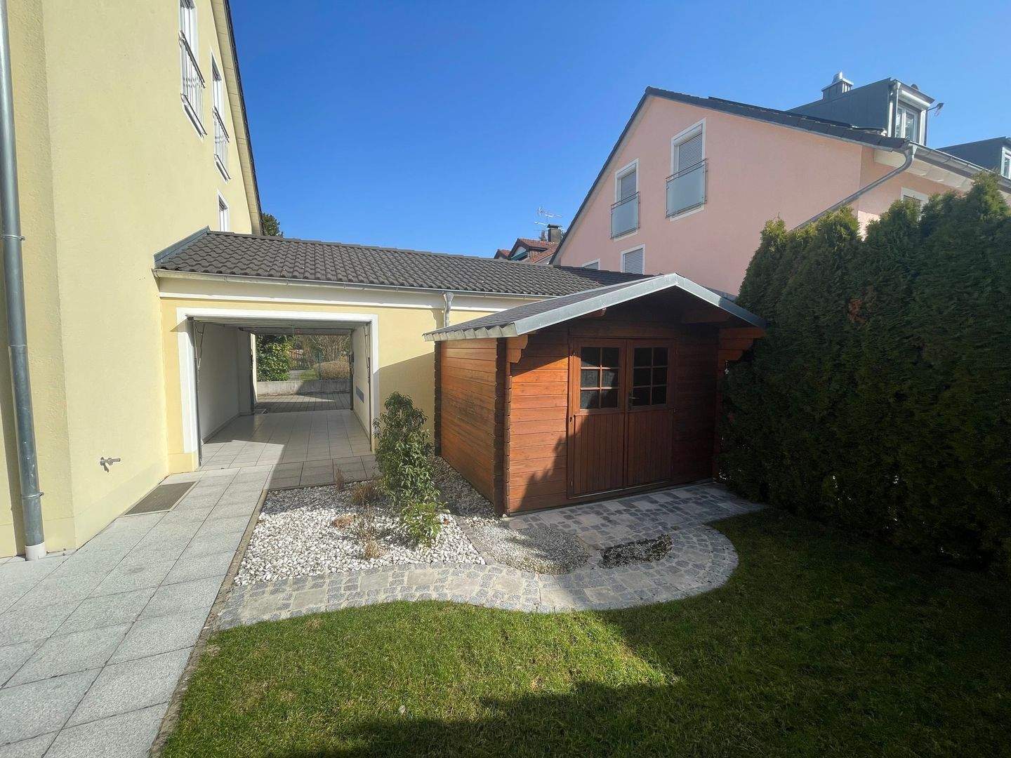 ATTRAKTIVE DOPPELHAUSHÄLFTE MIT SÜDGARTEN IN RUHIGER LAGE VON MÜNCHEN-TRUDERING – München – Vorschaubild 9