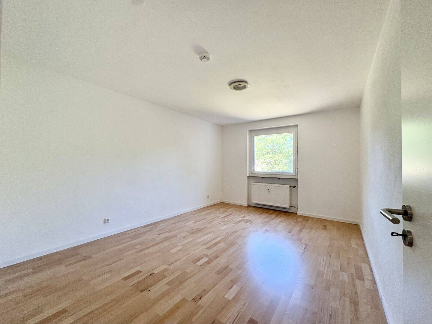 Frisch renovierte 2-Zi.-ETW mit Garagenstellplatz und Loggia in sehr gepflegter Wohnanlage – Ingolstadt – Vorschaubild 8