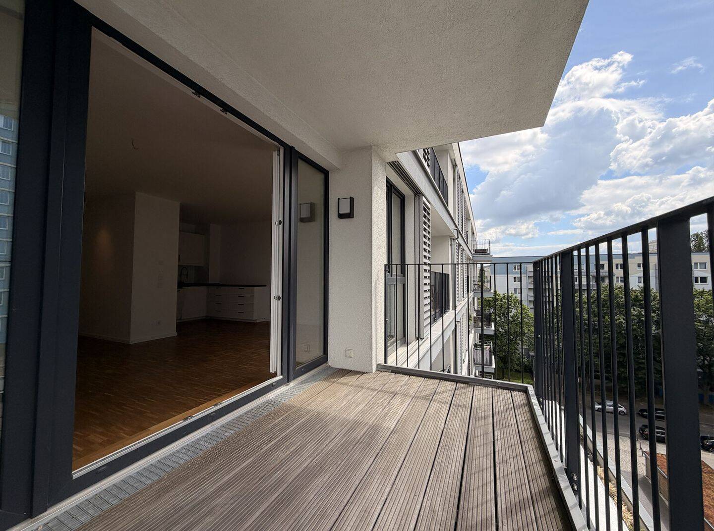 Stilvoll Wohnen mit Sonnenbalkon und moderner Küche - 2 Zimmer Wohnung nahe Alexanderplatz – Berlin – Vorschaubild 5