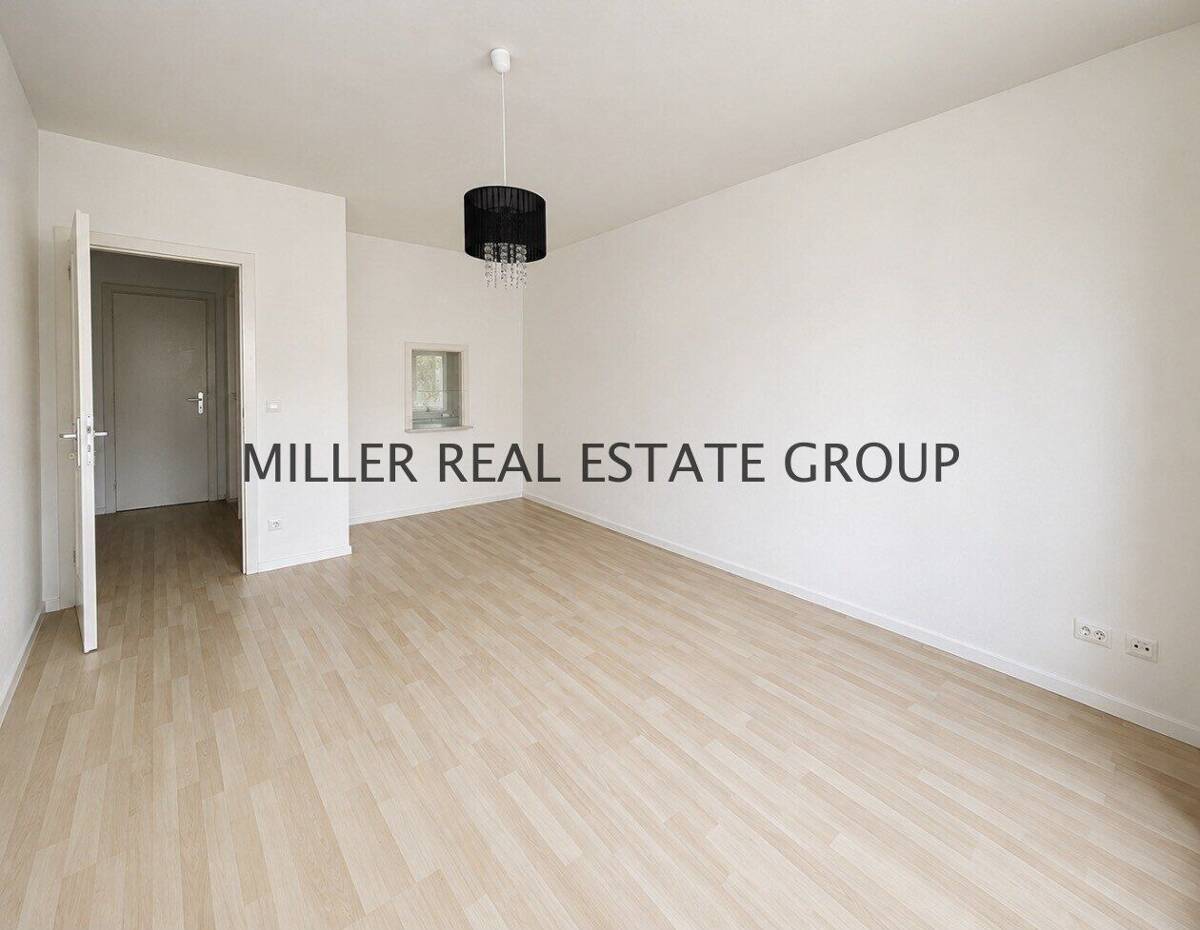 3-Zimmer-Eigentumswohnung in Ingolstadt - mit Süd-West-Balkon, Außenstellplatz und starkem Wohnpotenzial! – 85053 Ingolstadt – Bild 1 von 9