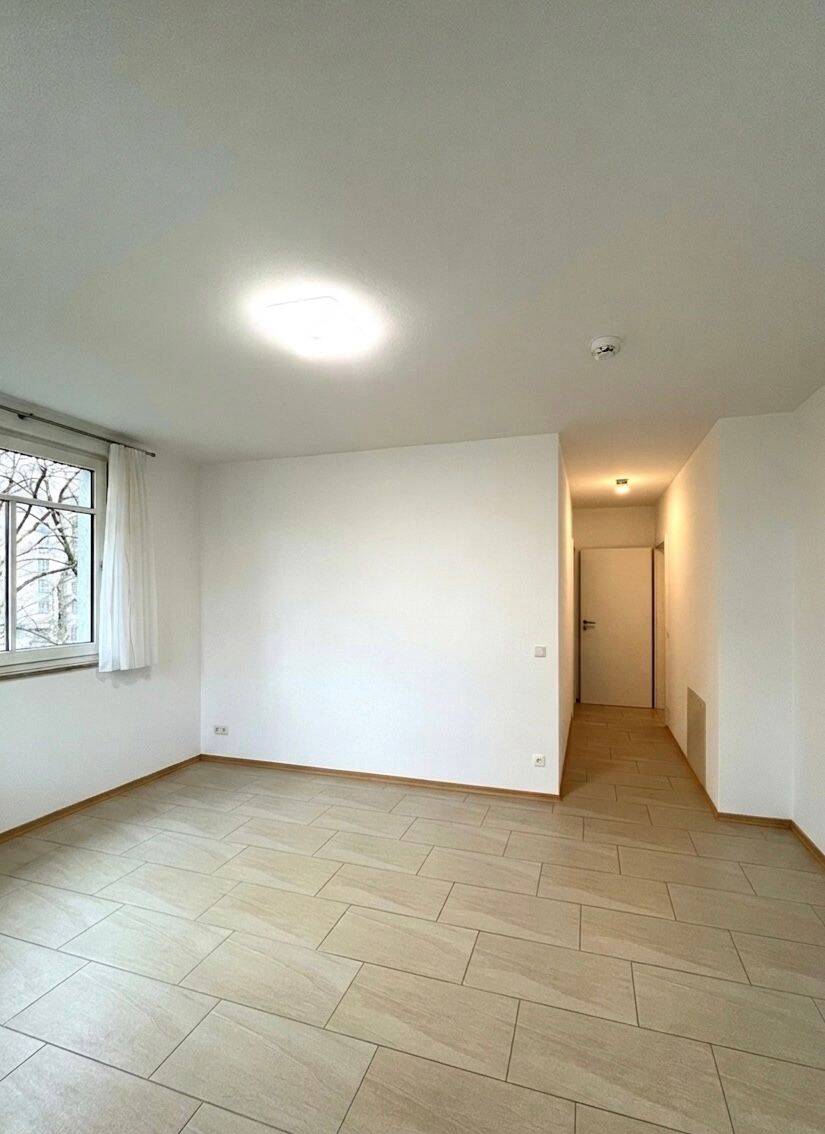 2-Zimmer Wohnung mit Balkon & Blick ins Grüne – München – Vorschaubild 3