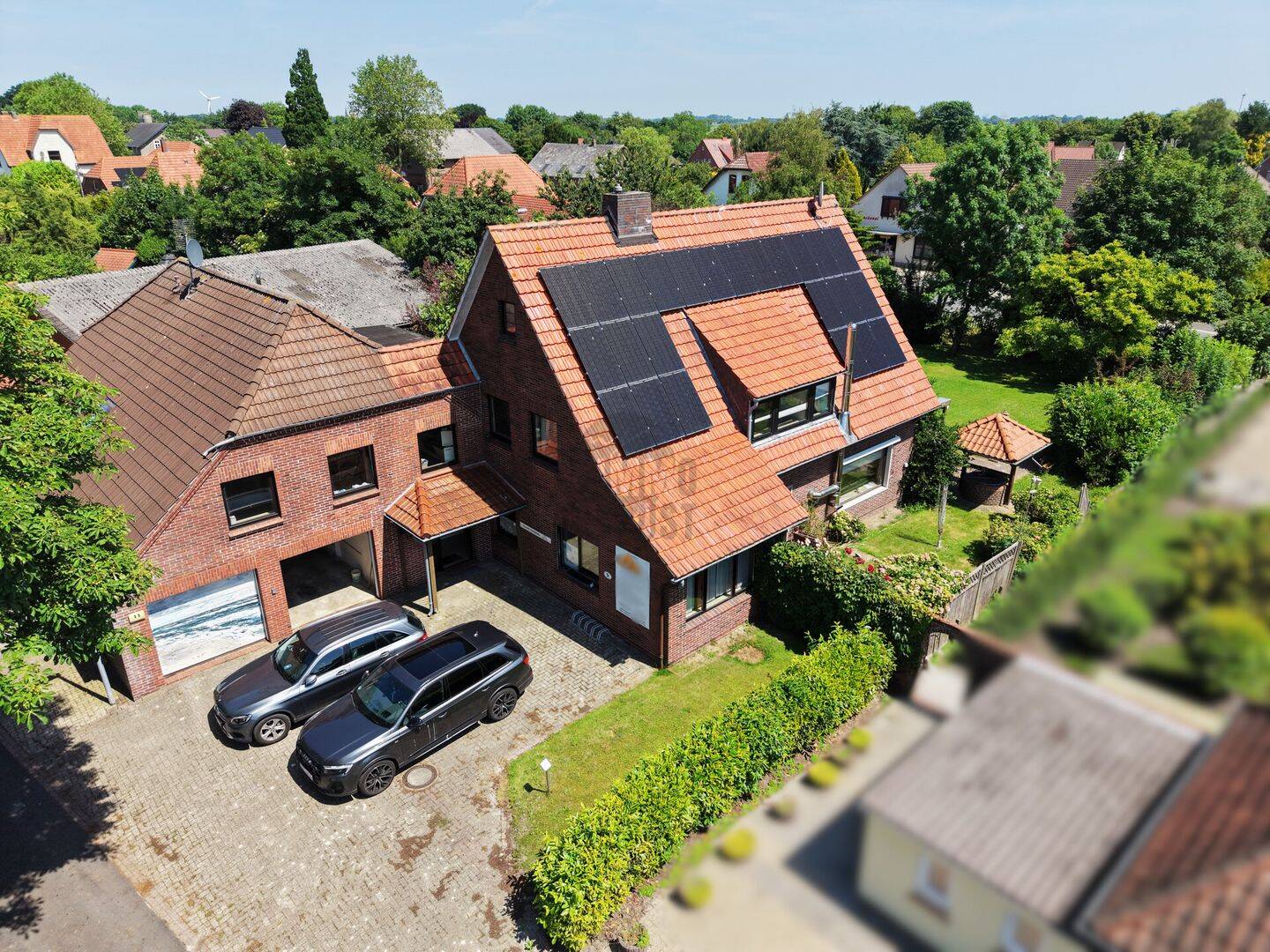 WOHNEN, ARBEITEN UND GASTRO VEREINT - ANWESEN MIT PV-ANLAGE, EINLIEGERWOHNUNG, BIERGARTEN & HALLEN – Butjadingen – Vorschaubild 2