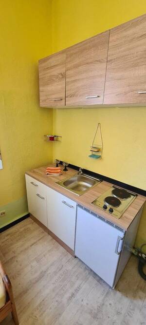 Möbliertes Apartment mit eigener Dusche & Küche - Strom und Heizung inklusive - Erlangen Zentrum – 91052 Erlangen – Vorschaubild 6