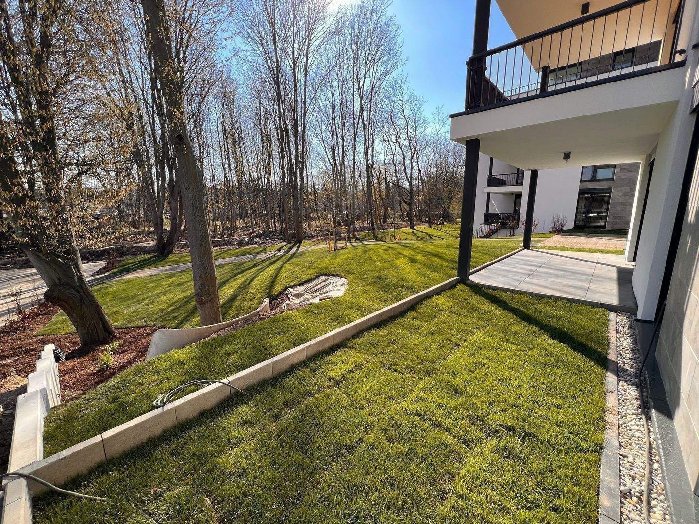 GARTENWOHNUNG mit 222m² Wohnfläche + 111m² PRIVATGARTEN / BLICK in den AUENWALD / KAMIN / 2 x TG-SP / ca. 7.000m² eingezäunter Gemeinschaftsgarten – Leipzig – Vorschaubild 2