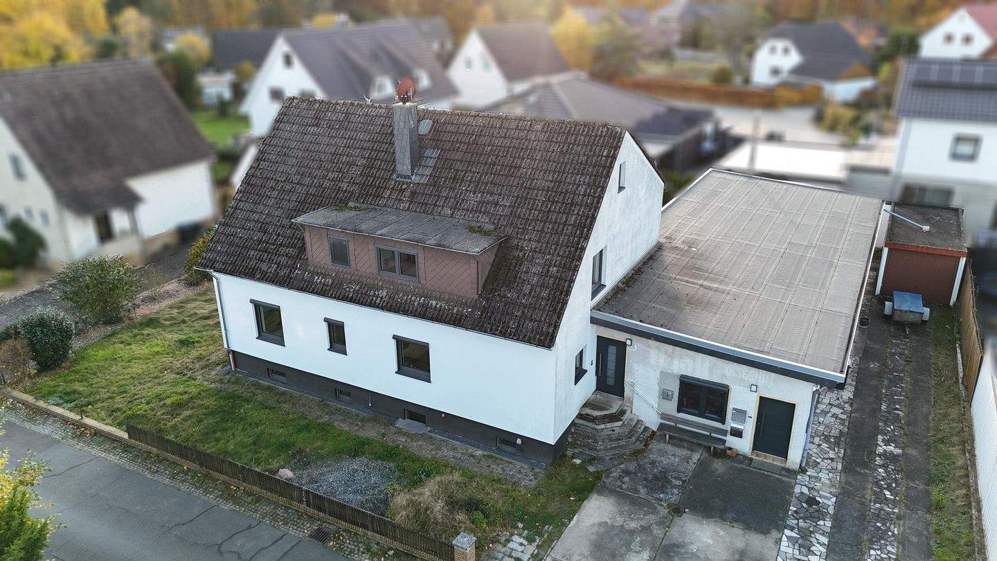Ideal für Kapitalanleger und Familien / 4 sanierte Wohneinheiten / mehr Mieteinnahmen möglich