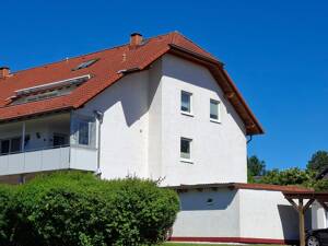 Zukunftssicher aufgestellt mit neuer Wärmepumpe: Gepflegte Eigentumswohnung mit 3 ZKB, Gäste-WC, Südbalkon und Garage in kleiner WEG – 34128 Kassel – Vorschaubild 2